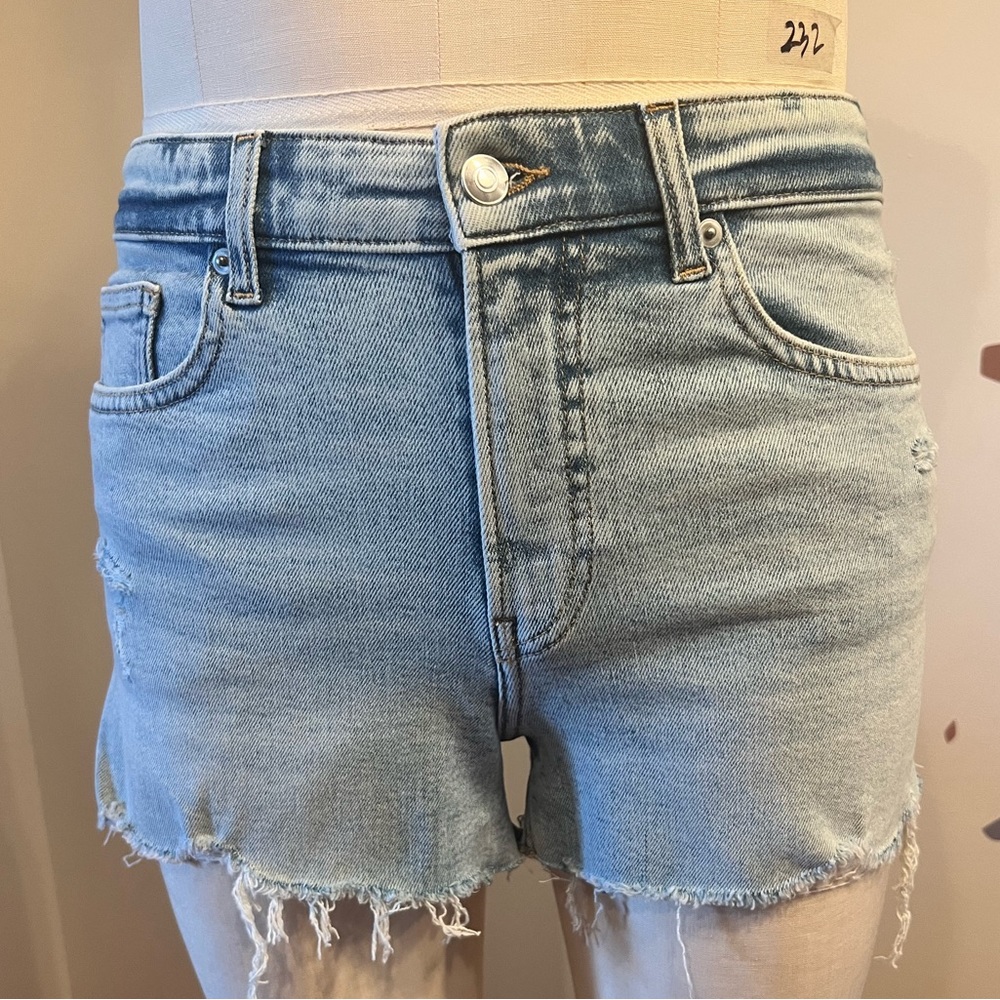 Kasenya Light Wash Mid-Rise Super Destroyed Shorts- MEDIUM- SIZE 8- NW